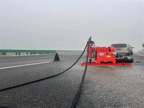 玉龙马路路基路面开裂下沉注浆加固灌浆