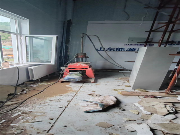 玉龙地基基础下沉墙体裂缝加固注浆顶升施工